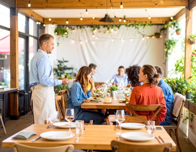 Restaurants & Cafés